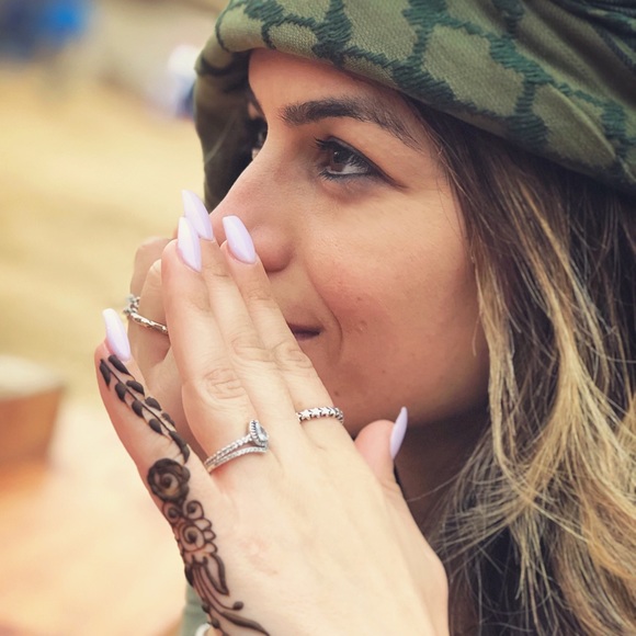 Meet Your Posher ! - Picture 1 of 8